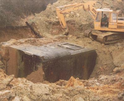 overgekantelde bunker Be11